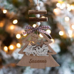 Miniaturansicht von Set aus drei Holzanhängern mit Vichy-Schleife und personalisierten Namen