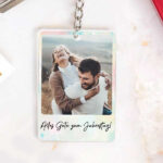 Personalisierter Schlüsselanhänger mit Foto und Spruch Miniaturansicht von Personalisierter Schlüsselanhänger mit Foto und Spruch