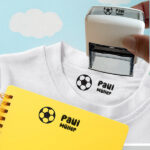 Kinders Stempel für Kleidung mit Namen und personalisierter Zeichnung Miniaturansicht von Kinders Stempel für Kleidung mit Namen und personalisierter Zeichnung