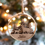 Miniaturansicht von Set aus drei Holzrahmen-Anhängern mit Rentieren und personalisierten Namen