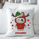 Miniaturansicht von Weihnachtliches Labubu-Kissen mit personalisiertem Namen