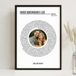 Miniaturansicht von Poster mit Spotify-Songtext in Spiralform und personalisiertem Foto