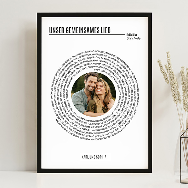 Poster mit Spotify-Songtext in Spiralform und personalisiertem Foto