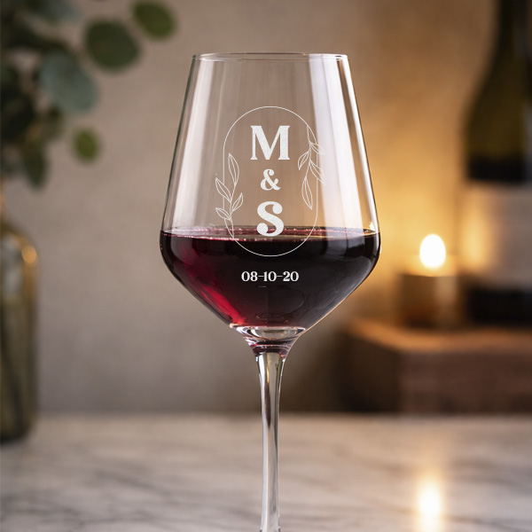 Set mit 2 personalisierten Gläsern mit Initialen und Datum