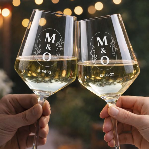 Set mit 2 personalisierten Gläsern mit Initialen und Datum