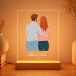 Platte oder Lampe mit Illustration eines Paares von hinten mit personalisierten Namen und Datum Miniaturansicht von Platte oder Lampe mit Illustration eines Paares von hinten mit personalisierten Namen und Datum