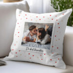 Miniaturansicht von Polaroid-Kissen mit Herzen mit Foto und personalisiertem Text