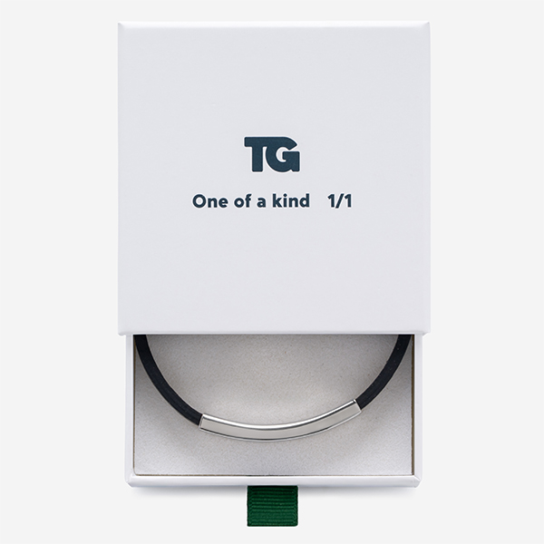 Schlichtes Herrenarmband mit personalisiertem Text