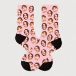 Miniaturansicht von Rosa Socken mit Gesichtern aus personalisierten Fotos