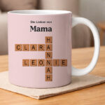 Miniaturansicht von Tasse mit Scrabble-Design, Text und personalisierten Namen