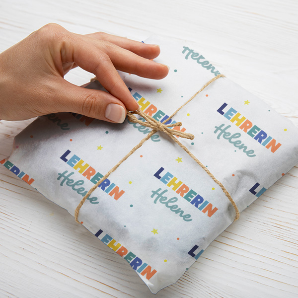 Buntes Geschenkpapier für Lehrkräfte mit personalisiertem Namen