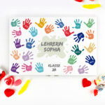 Miniaturansicht von Personalisierte Süßigkeitenbox Bunte Hände mit Namen und Text