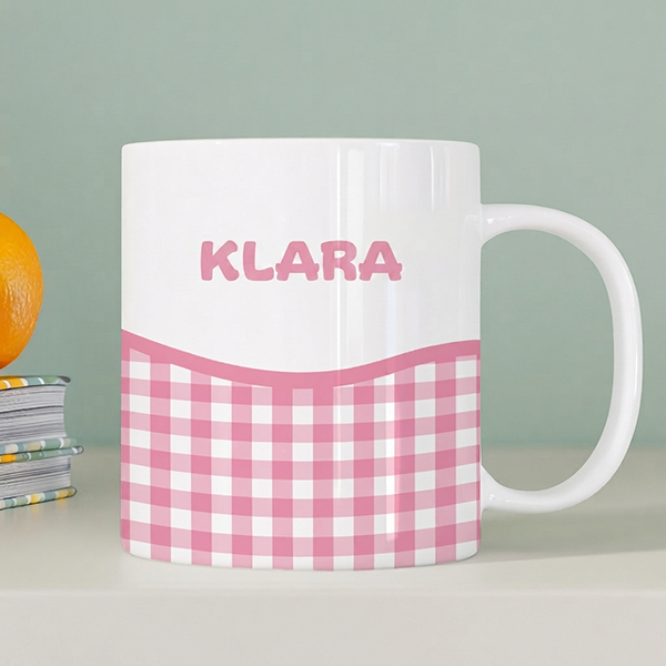 Personalisierter bruchsicherer Kinderbecher mit Karomuster mit Namen