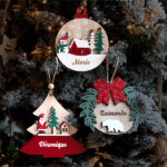 Vignette de Pack de trois décorations en bois tons rouges avec prénoms personnalisés