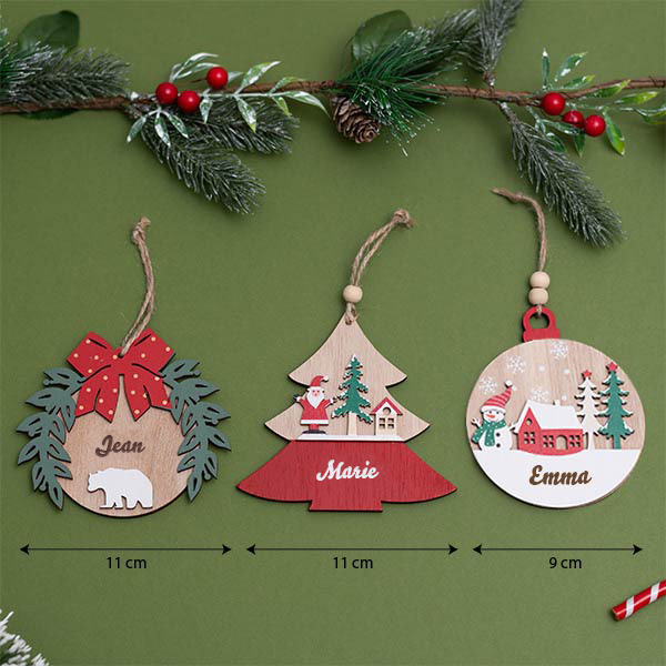 Pack de trois décorations en bois tons rouges avec prénoms personnalisés
