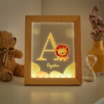 Vignette de Lampe enfant lion avec initiale et prénom personnalisée