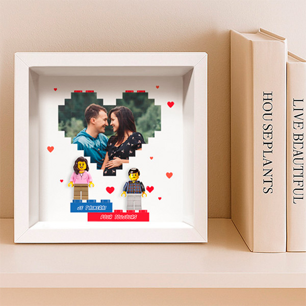 Tableau avec minifigurines Lego, cœur avec photo et texte personnalisé