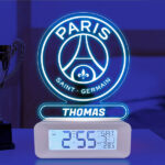 Réveil avec Lumière et Écusson Paris Saint-Germain (PSG) personnalisé Vignette de Réveil avec Lumière et Écusson Paris Saint-Germain (PSG) personnalisé