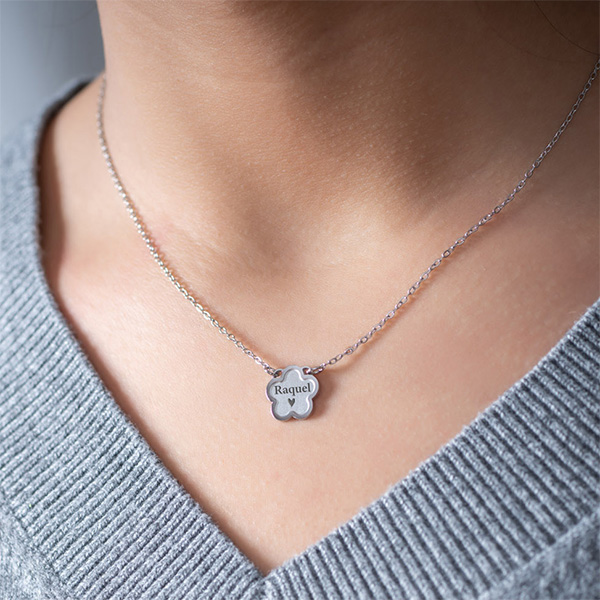 Collier Fleur avec Nom personnalisé