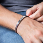 Vignette de Bracelet Homme Simple avec Texte Personnalisé