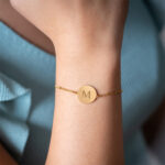 Vignette de Bracelet Femme avec Pendentif Rond et Texte personnalisé
