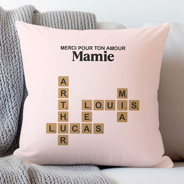 Coussin design Scrabble avec texte et prénoms personnalisés