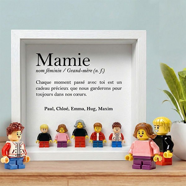 Cadre avec minifigurines type LEGO, définition de Mamie, texte et prénoms personnalisés