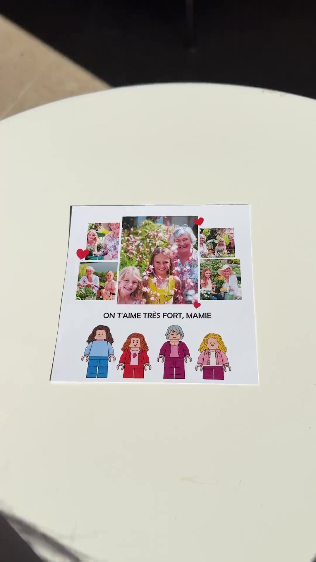 Vista previa de video de Cadre avec minifigurines type LEGO, 5 photos et texte personnalisé