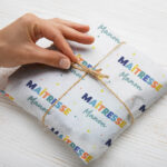 Vignette de Papier Cadeau Coloré pour Enseignants avec Prénom Personnalisé