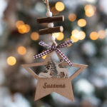 Miniatura di Set di Tre Decorazioni in Legno con Fiocco Vichy e Nomi Personalizzati