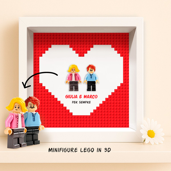 Quadro con minifigure Lego in un cuore rosso con nomi e testo personalizzati