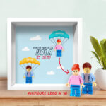 Miniatura di Quadro famiglia con minifigure Lego in posa elevata con nomi personalizzati