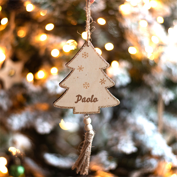 Set di Tre Decorazioni in Legno con Nappa e Nomi Personalizzati