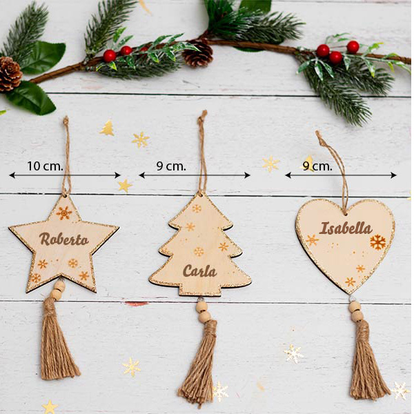 Set di Tre Decorazioni in Legno con Nappa e Nomi Personalizzati