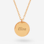 Collana rotonda con scaglie e testo personalizzato Miniatura di Collana rotonda con scaglie e testo personalizzato