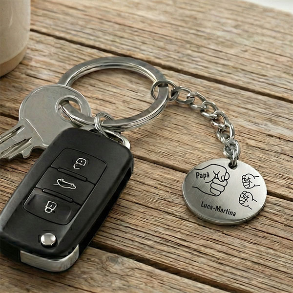 Portachiavi Rotondo Papà con Design di Pugni e Nomi personalizzati