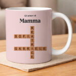 Miniatura di Tazza con Design Scrabble, Testo e Nomi personalizzati