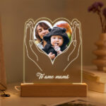 Miniatura de Candeeiro Mãos em Coração com Foto e Texto Personalizado