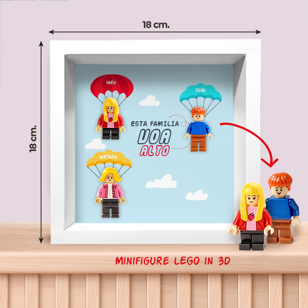 Quadro de família com minifiguras Lego em pose elevada com nomes personalizados