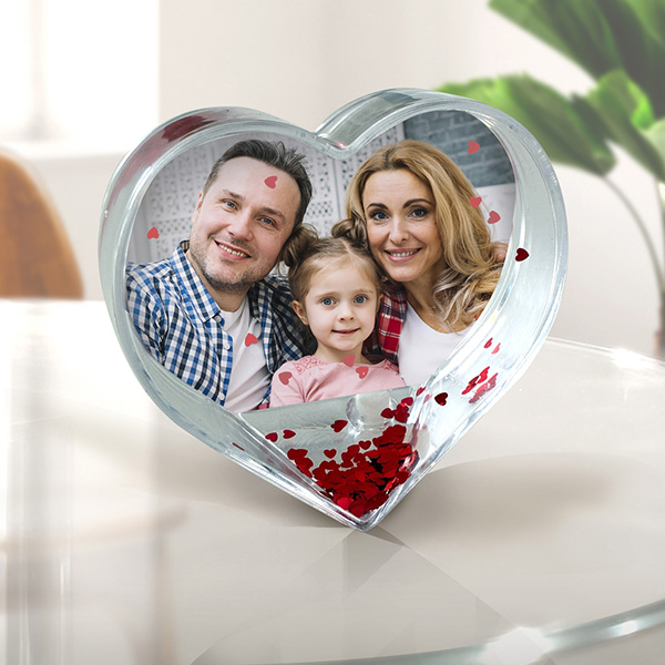 Bola de Neve com Flocos em Forma de Coração e Foto Personalizada