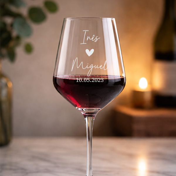 Conjunto de 2 copos personalizados com coração, data e nomes