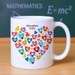 Miniatura de Caneca Corações com Bonequinhos com Nomes personalizada