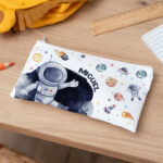 Miniatura de Estojo Infantil Astronauta no Espaço Personalizado