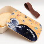 Miniatura de Lancheira com Tampa de Madeira Infantil Astronauta no Espaço Personalizada
