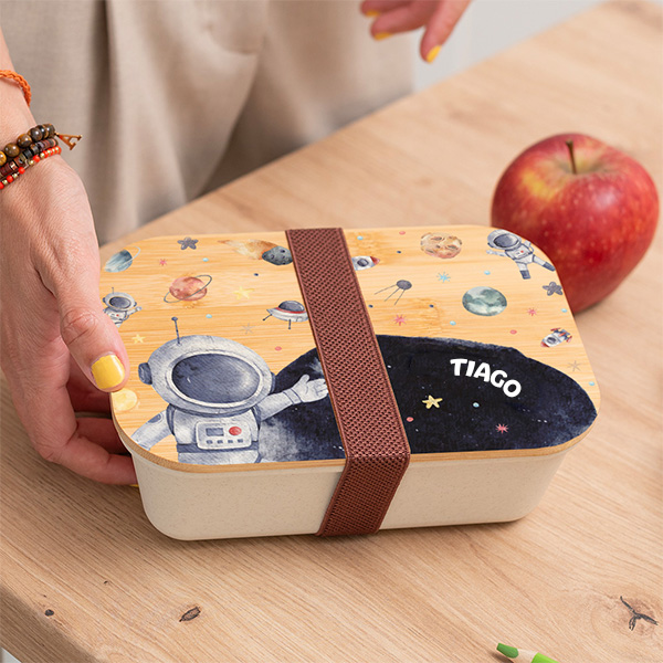Lancheira com Tampa de Madeira Infantil Astronauta no Espaço Personalizada