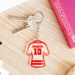 Miniatura de Llavero Camiseta de Fútbol con Nombre y Número personalizado