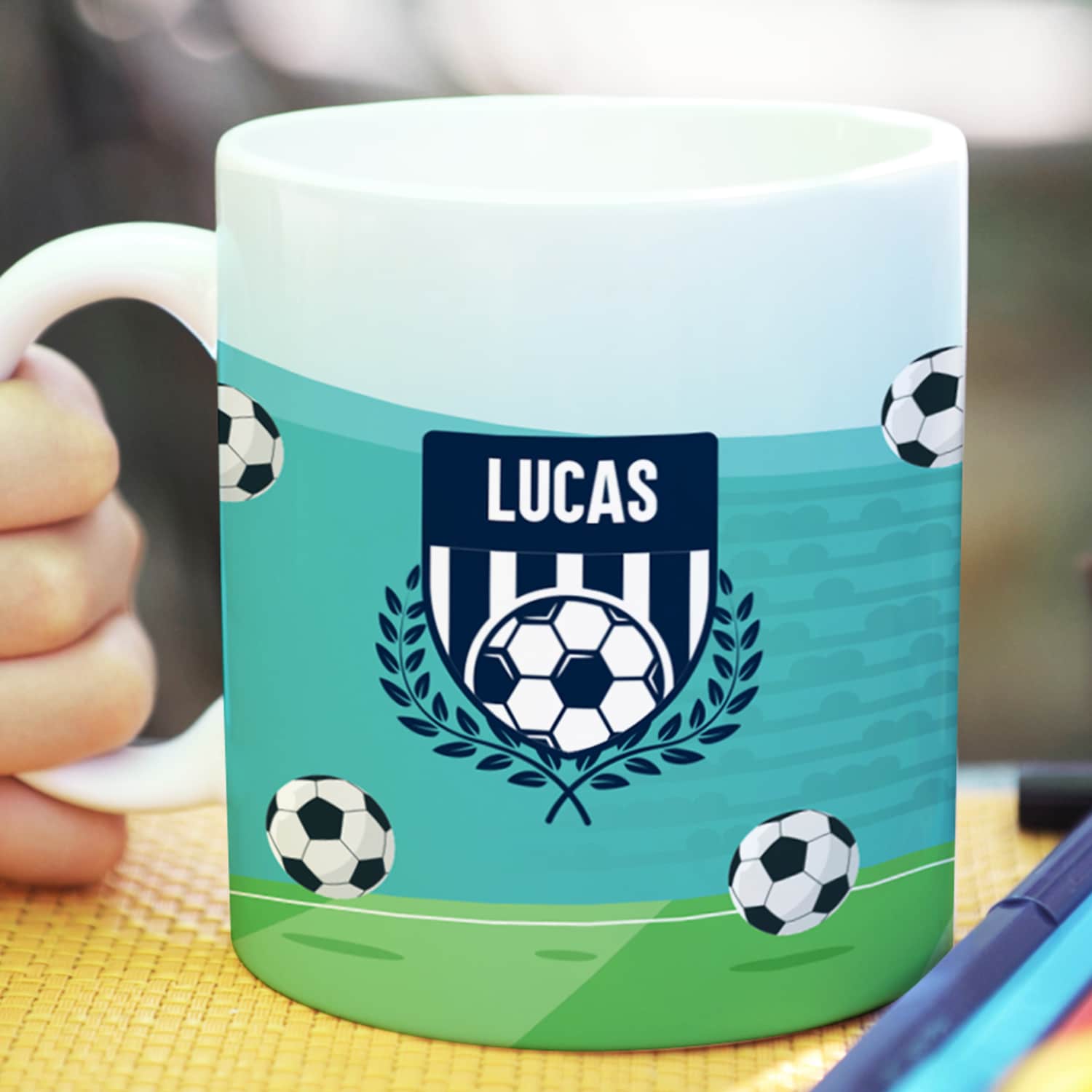 Taza personalizada niño con pelota de fútbol