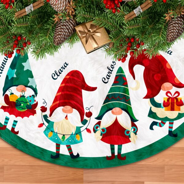 Falda para Árbol de Navidad Gnomos con Nombres personalizada