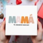 Miniatura de Caja de Bombones Mamá Colores con Texto personalizada