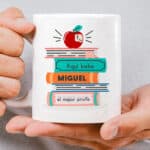 Miniatura de Taza Manzana y Libros con Nombre personalizada